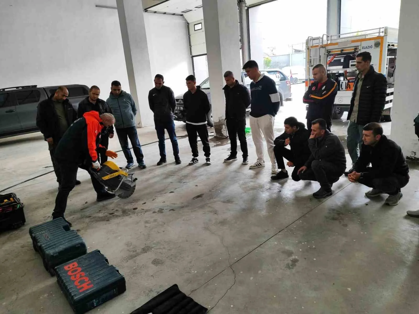 Elazığ’da arama kurtarma ve çadır kurulumu eğitimi