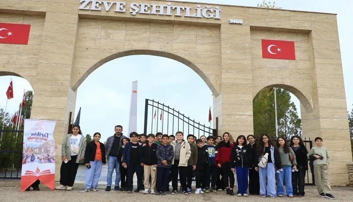 Vanlı öğrenciler kentin tarihi ve turistik mekanlarını gezdi