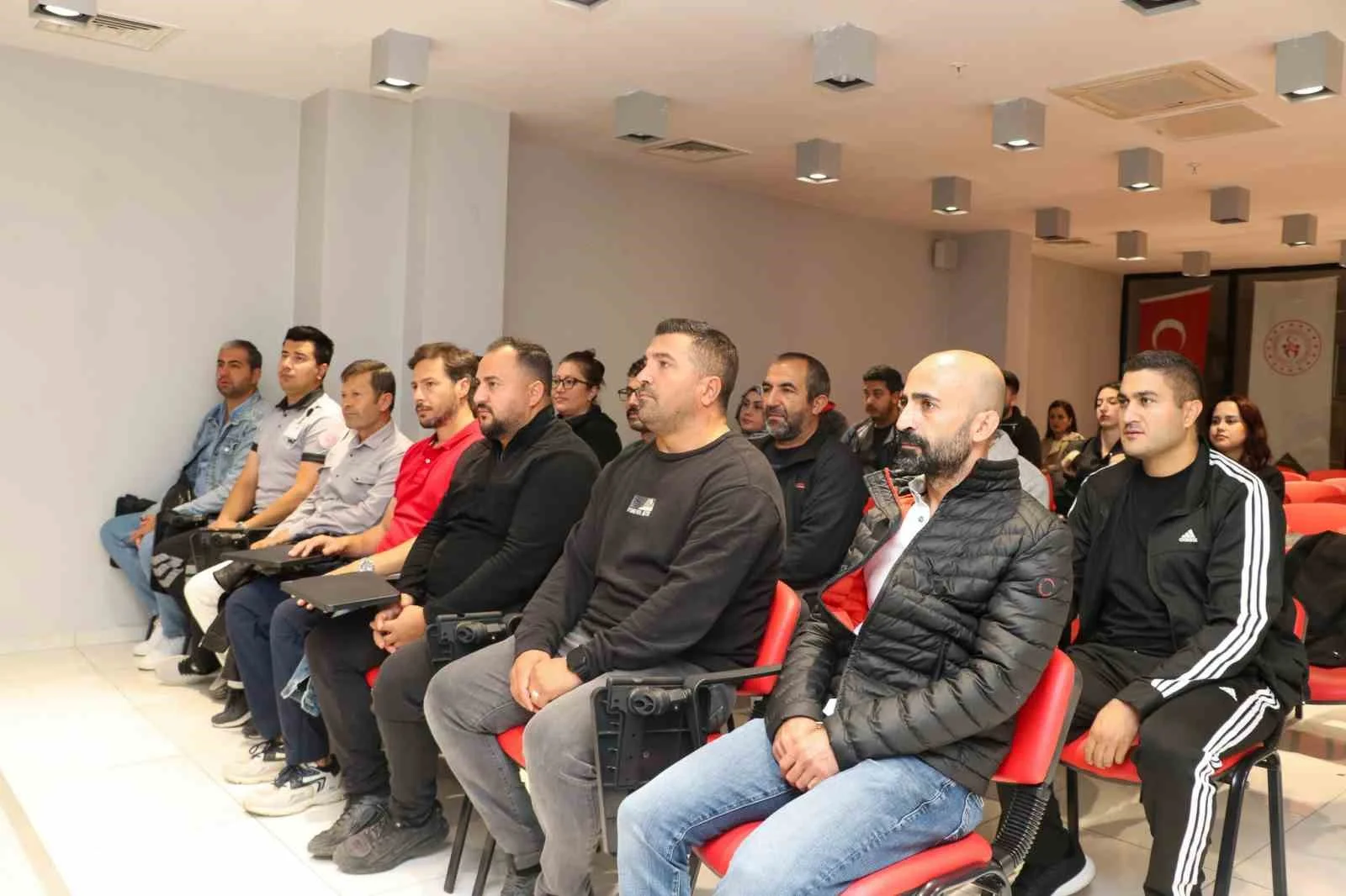 Kayseri’de Gençlik ve Spor İl Müdürlüğü personeline arama kurtarma eğitimi verildi