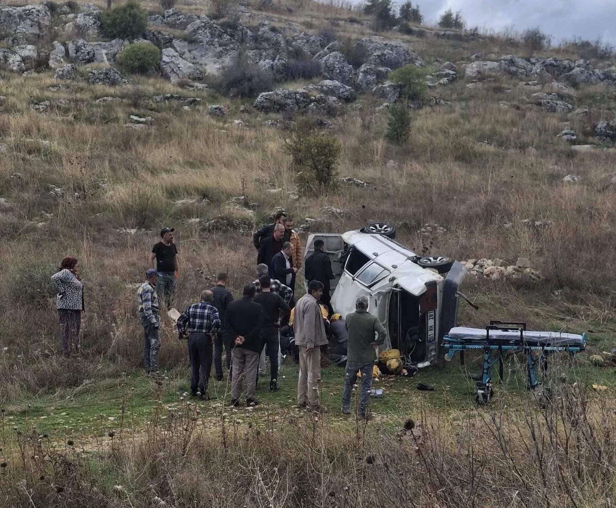 Otomobil şarampole yuvarlandı: 2 yaralı