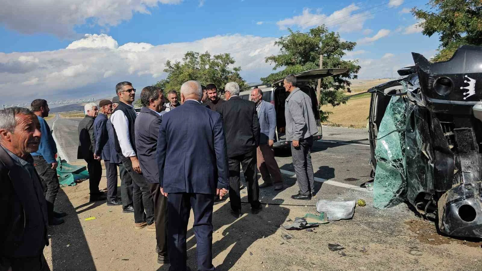 Adilcevaz’da kamyonet takla attı: 2 yaralı