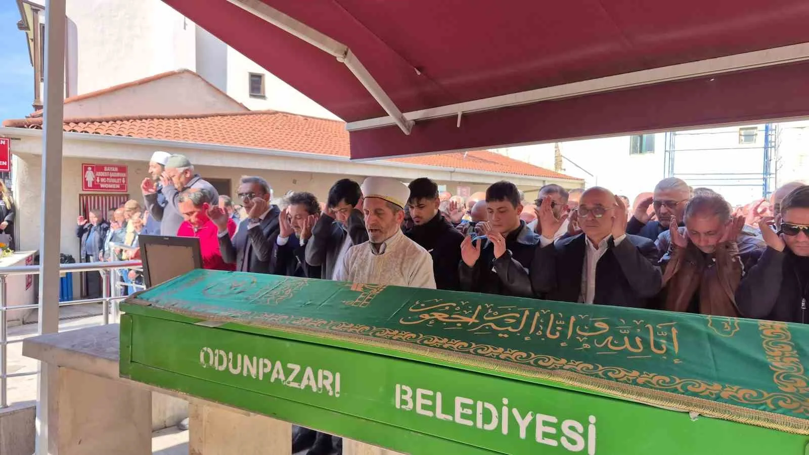 Muhtarlar Günü’nde hayatını kaybeden muhtar son yolculuğuna uğurlandı