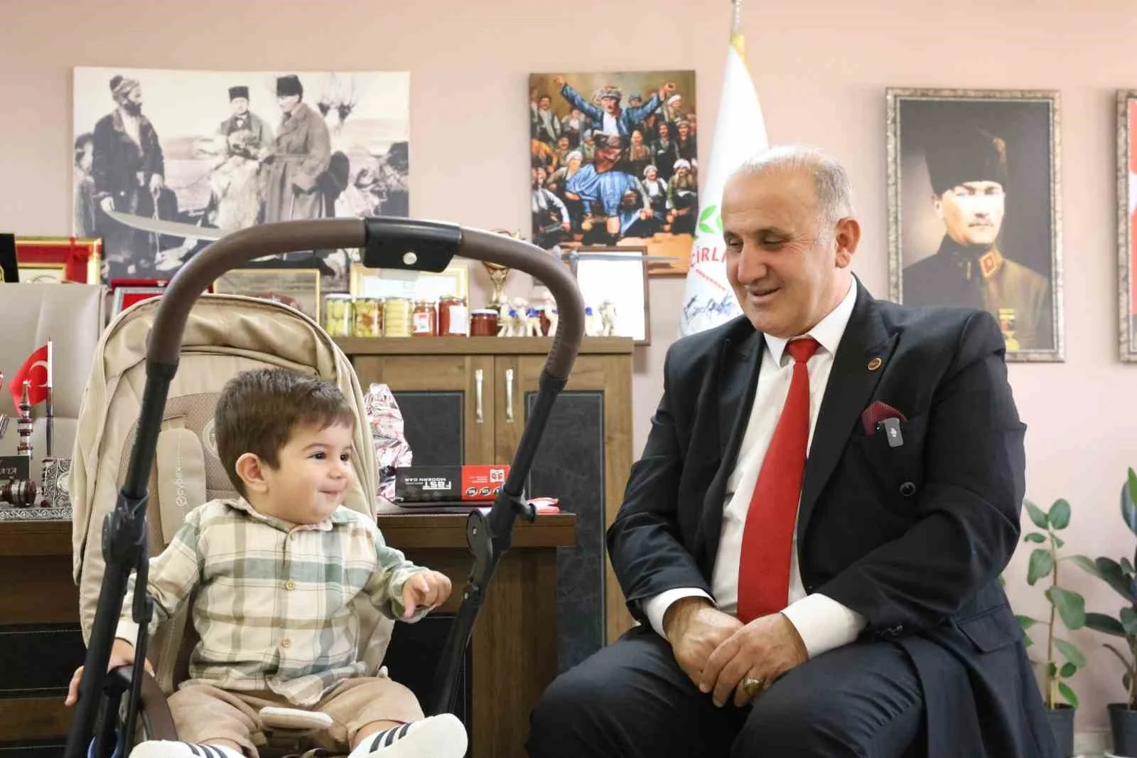 Başkan Kaya, minik Teoman ile buluştu