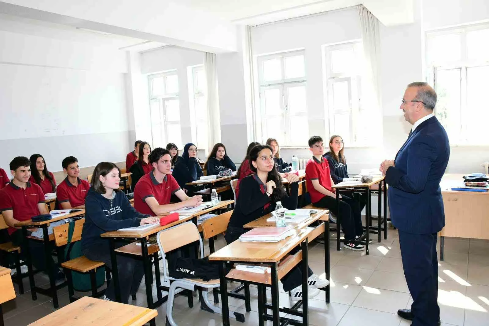 İl Milli Eğitim Müdürü Aydın, öğretmen ve öğrencilerle bir araya geldi