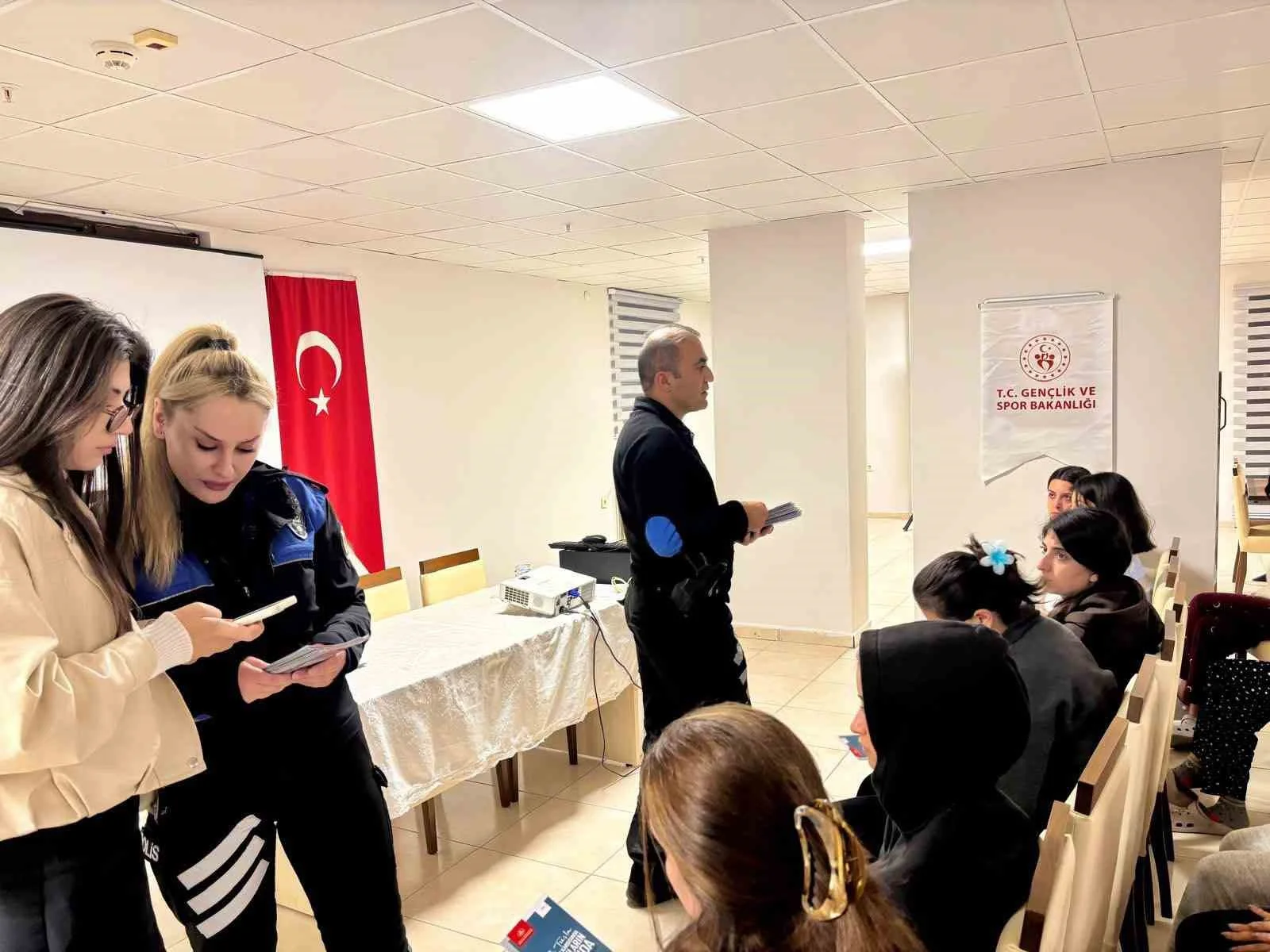 Kars’ta üniversiteli kadınlara kades tanıtımı