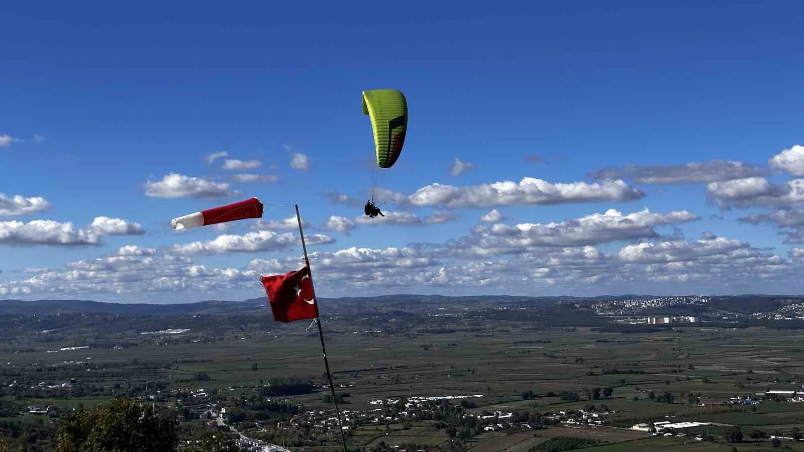 Güneşi fırsat bilen gökyüzü sevdalıları ’havalara uçtu’