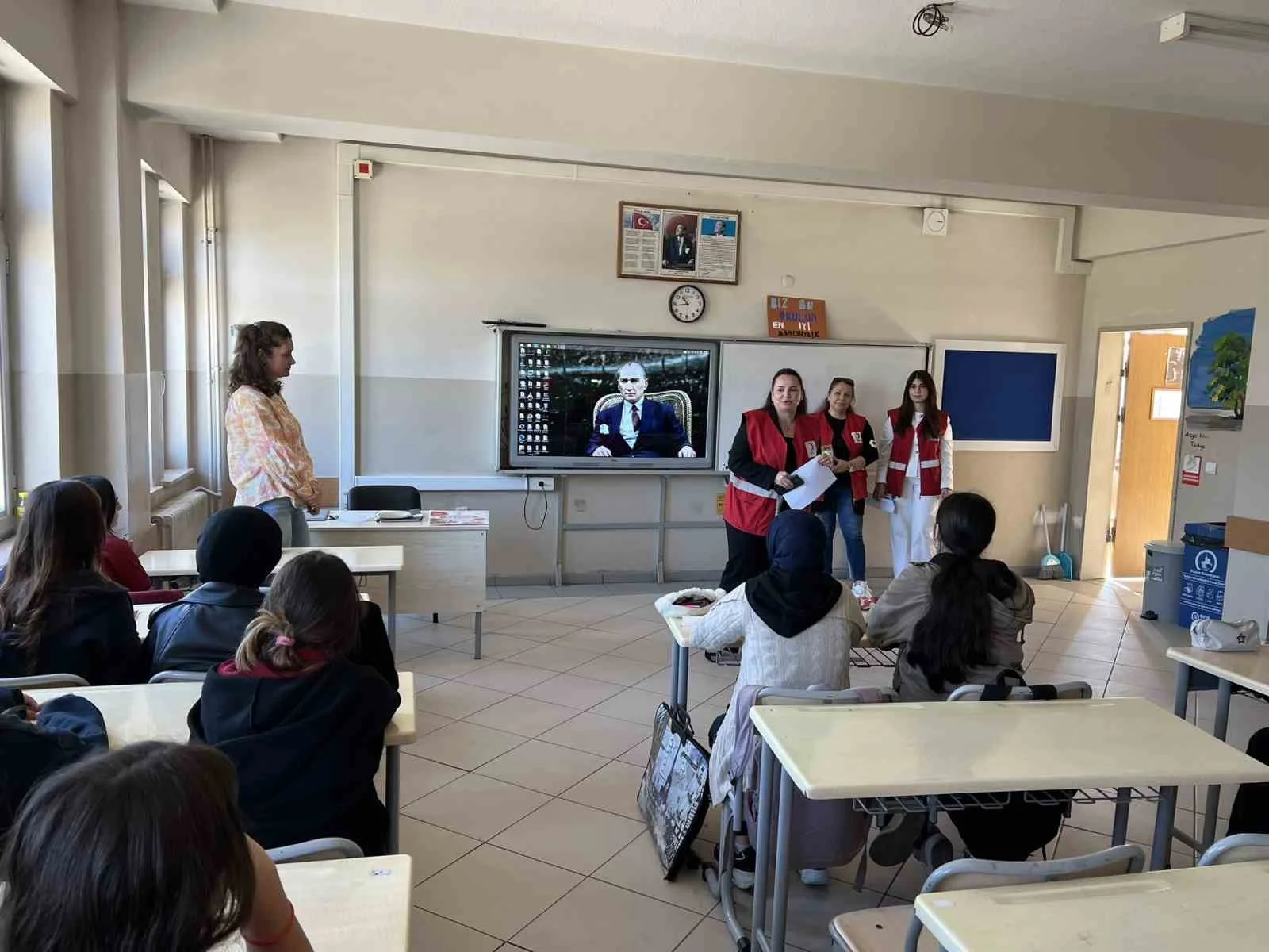 Düzce’de öğrencilere Kızılay haftası bilgilendirmesi