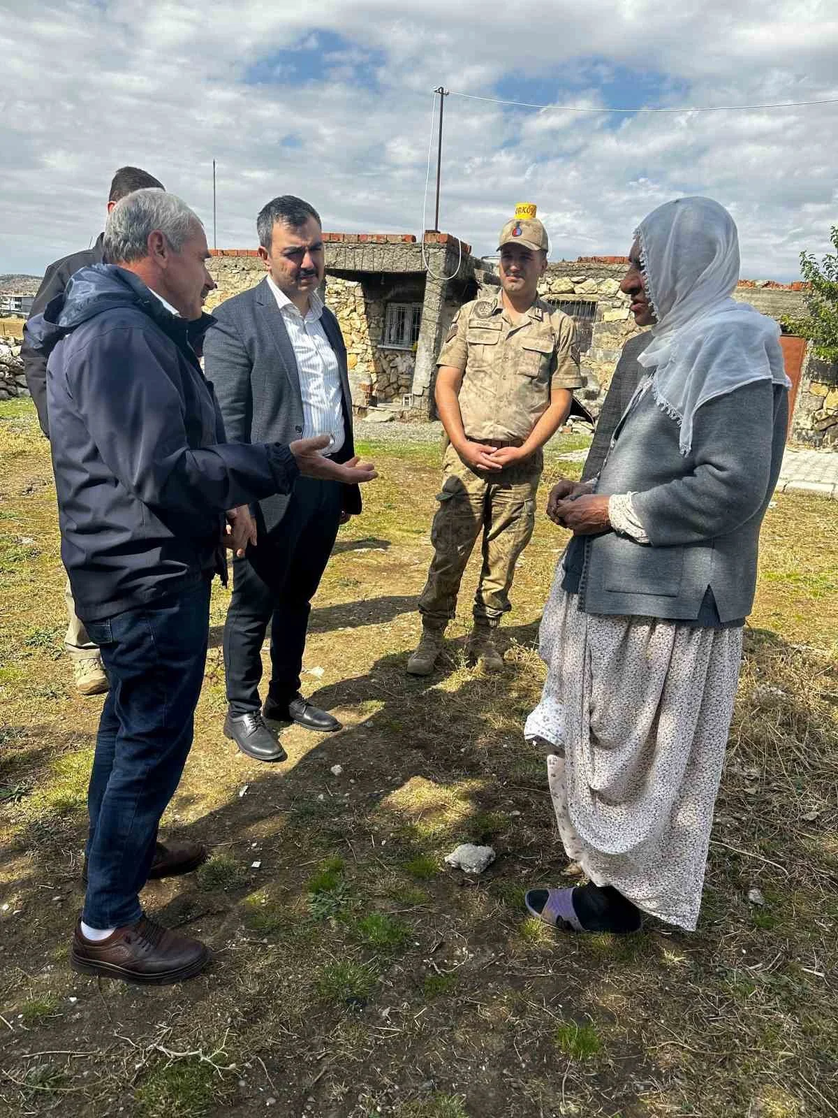 Dicle Kaymakamı Atış, öğrenci, öğretmen ve vatandaşlarla buluştu