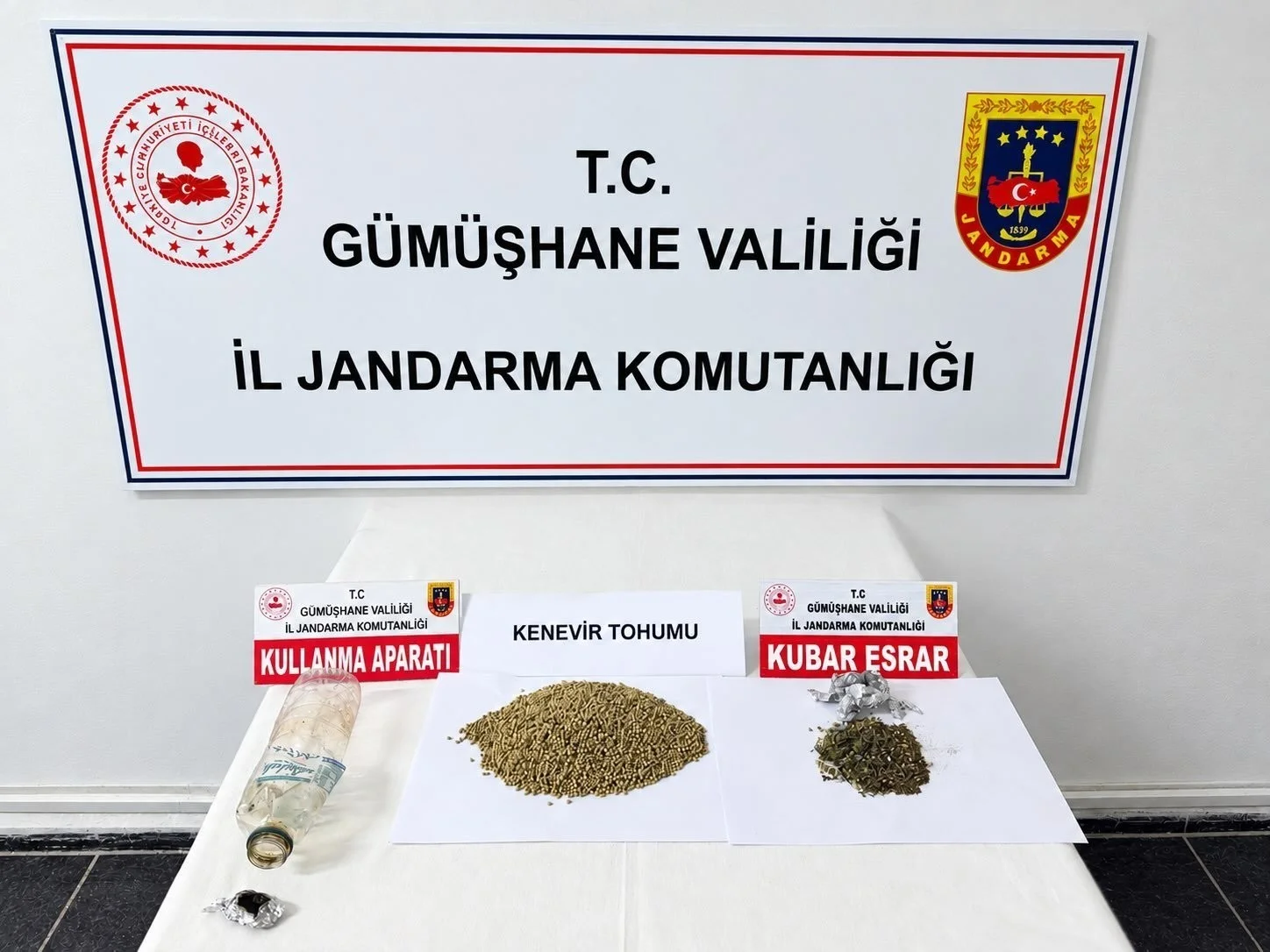 Gümüşhane’de durdurulan araçta uyuşturucu ve kenevir tohumu ele geçirildi