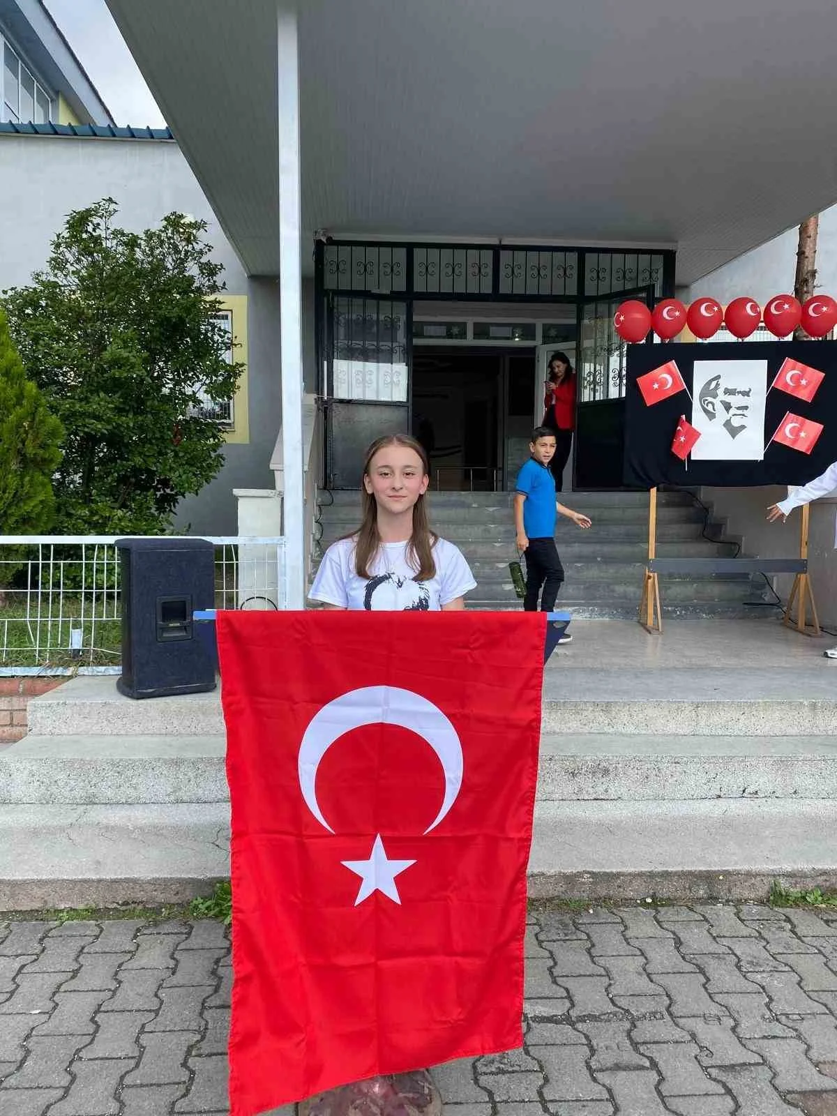 Cumhurbaşkanı Süleyman Demirel Ortaokulu’nda Cumhuriyet’in 103. yılı coşkuyla kutlandı