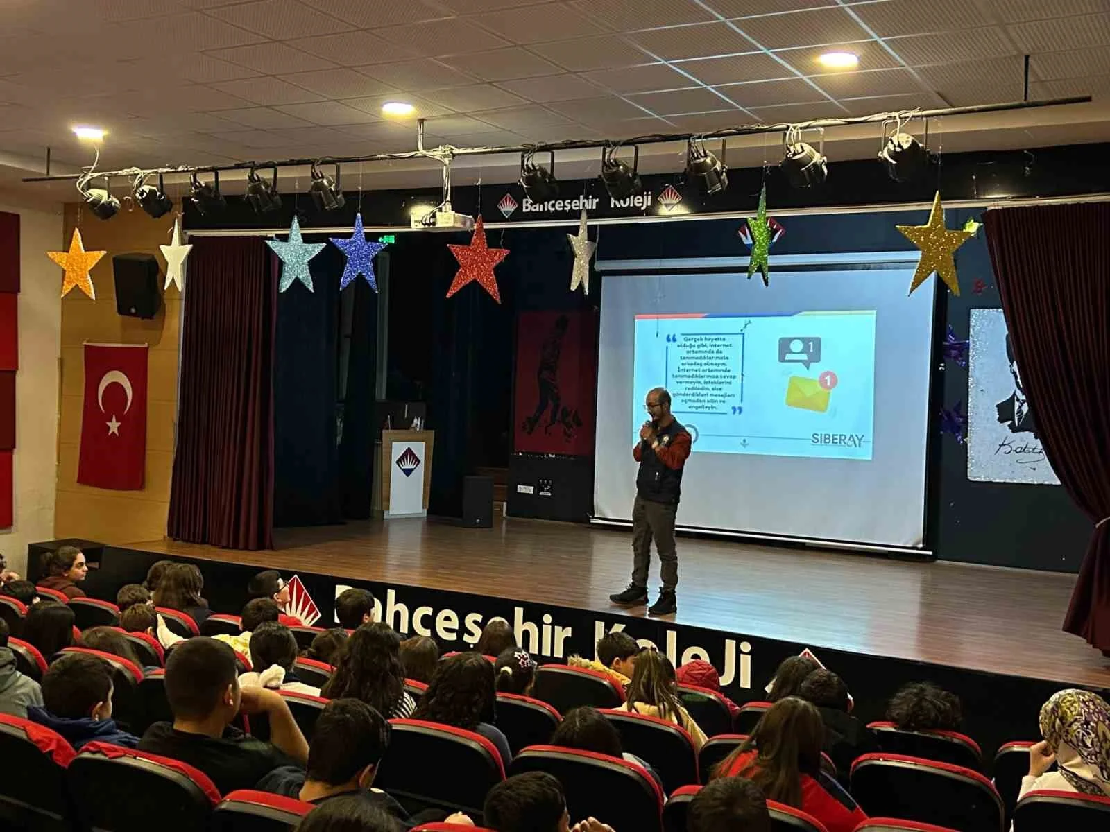 Kars’ta öğrencilere güvenli internet ve siber zorbalık semineri