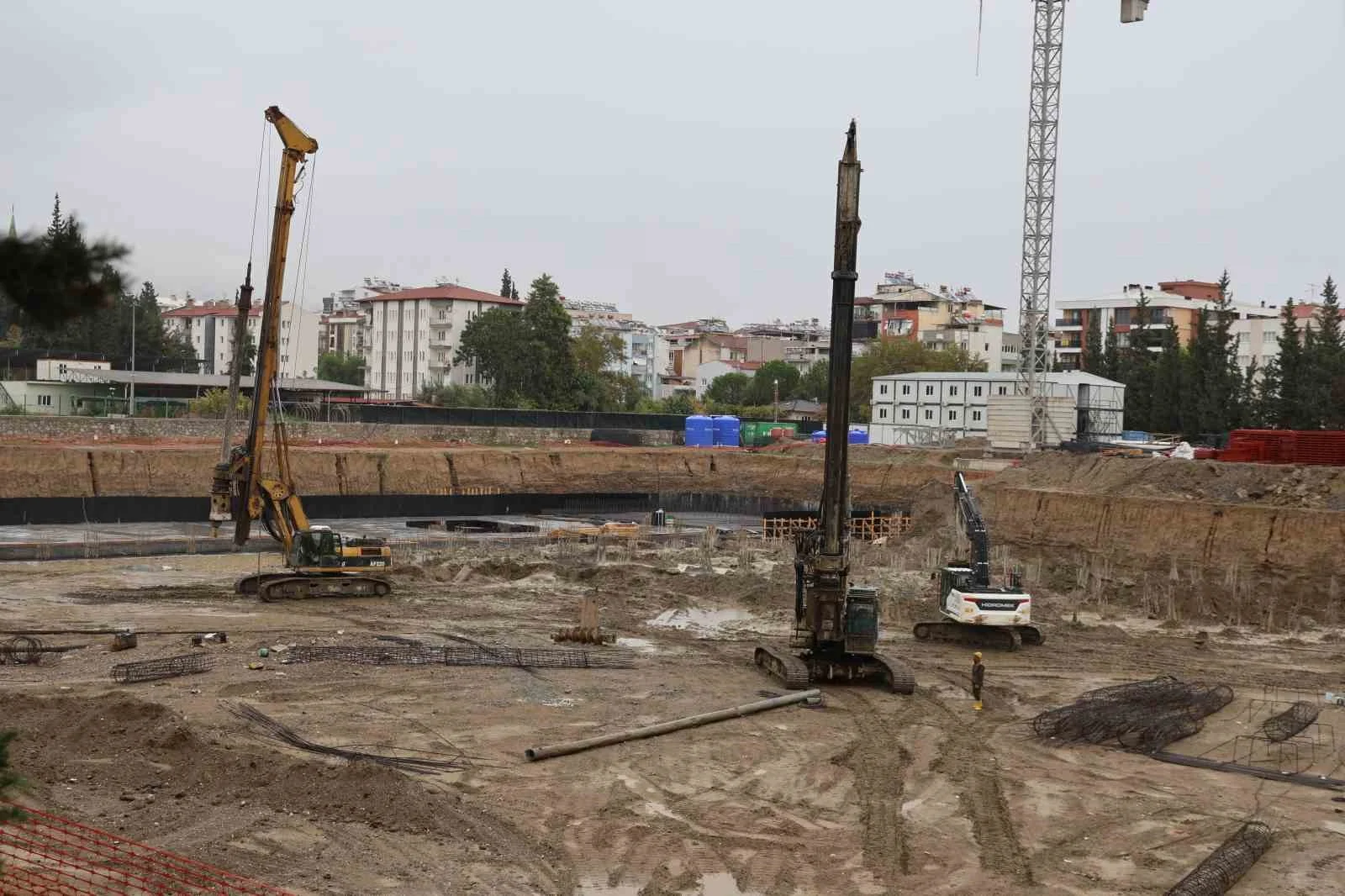 Aydın’da yeni adalet sarayı inşaatında kazıklar çakıldı