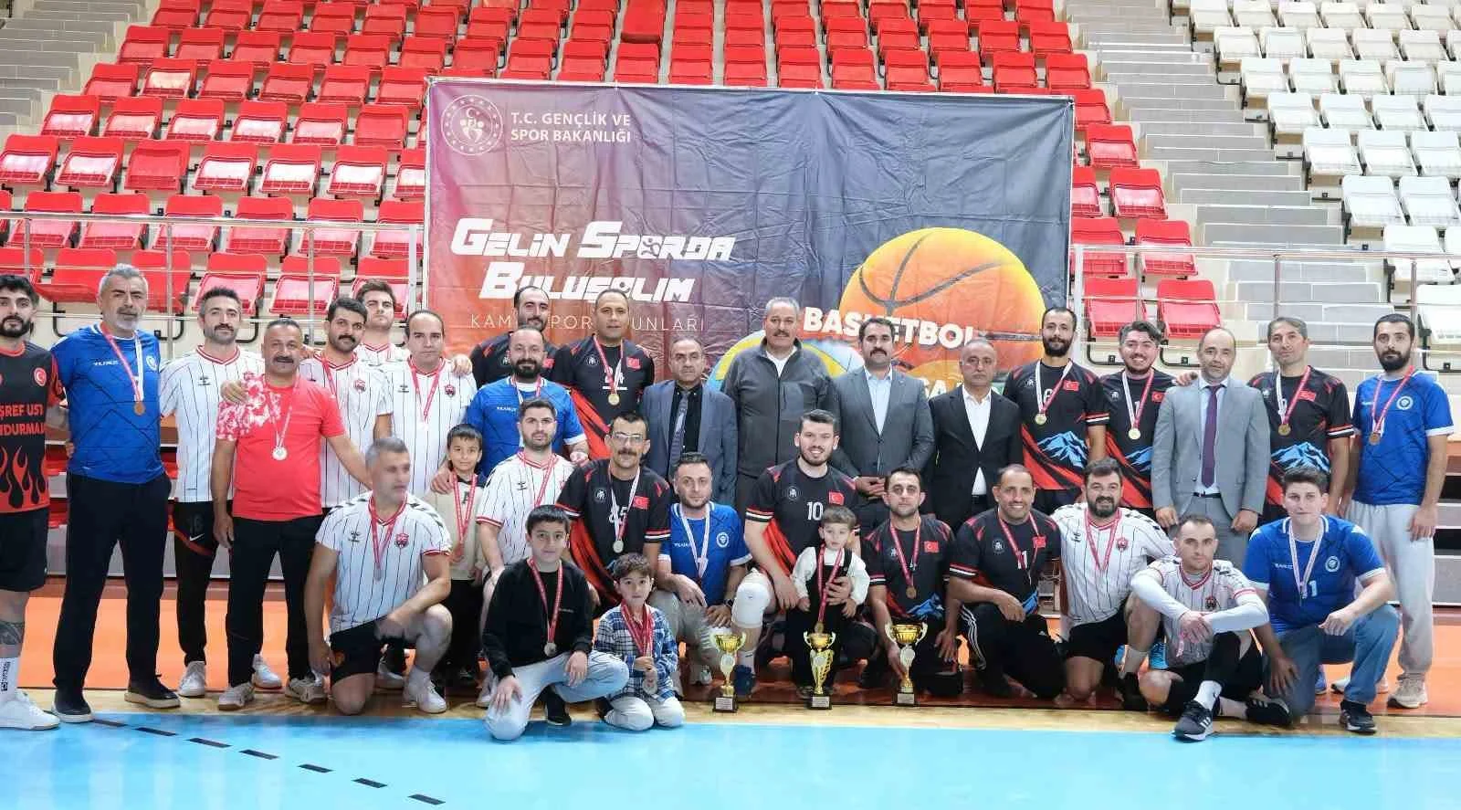 Erzincan’da kurumlar arası voleybol turnuvası sona erdi