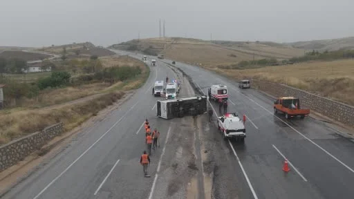 Kırıkkale’de işçi servisi devrildi: 1’i ağır 15 yaralı