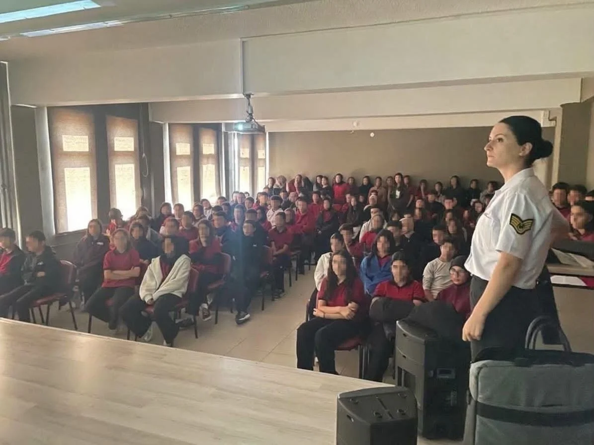 Manisa’da jandarmadan öğrencilere ‘Siber Zorbalık’ semineri