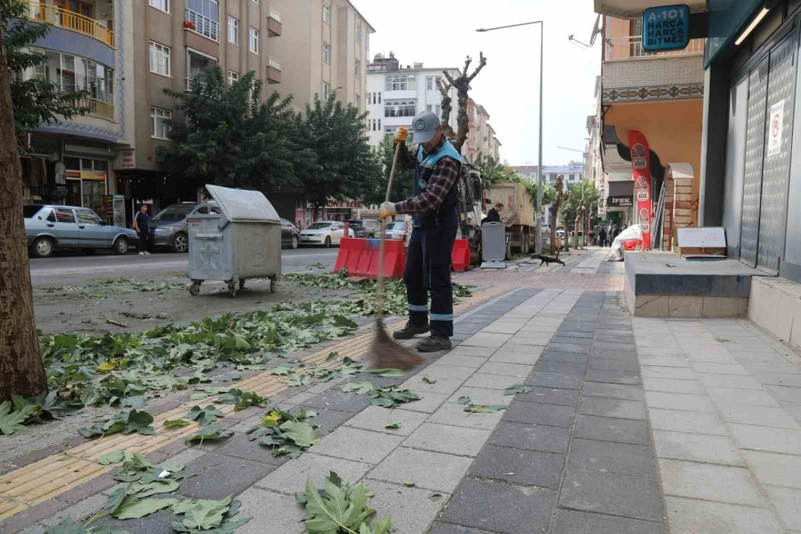 Battalgazi Belediyesi ilçe genelinde temizlik çalışmalarını sürdürüyor