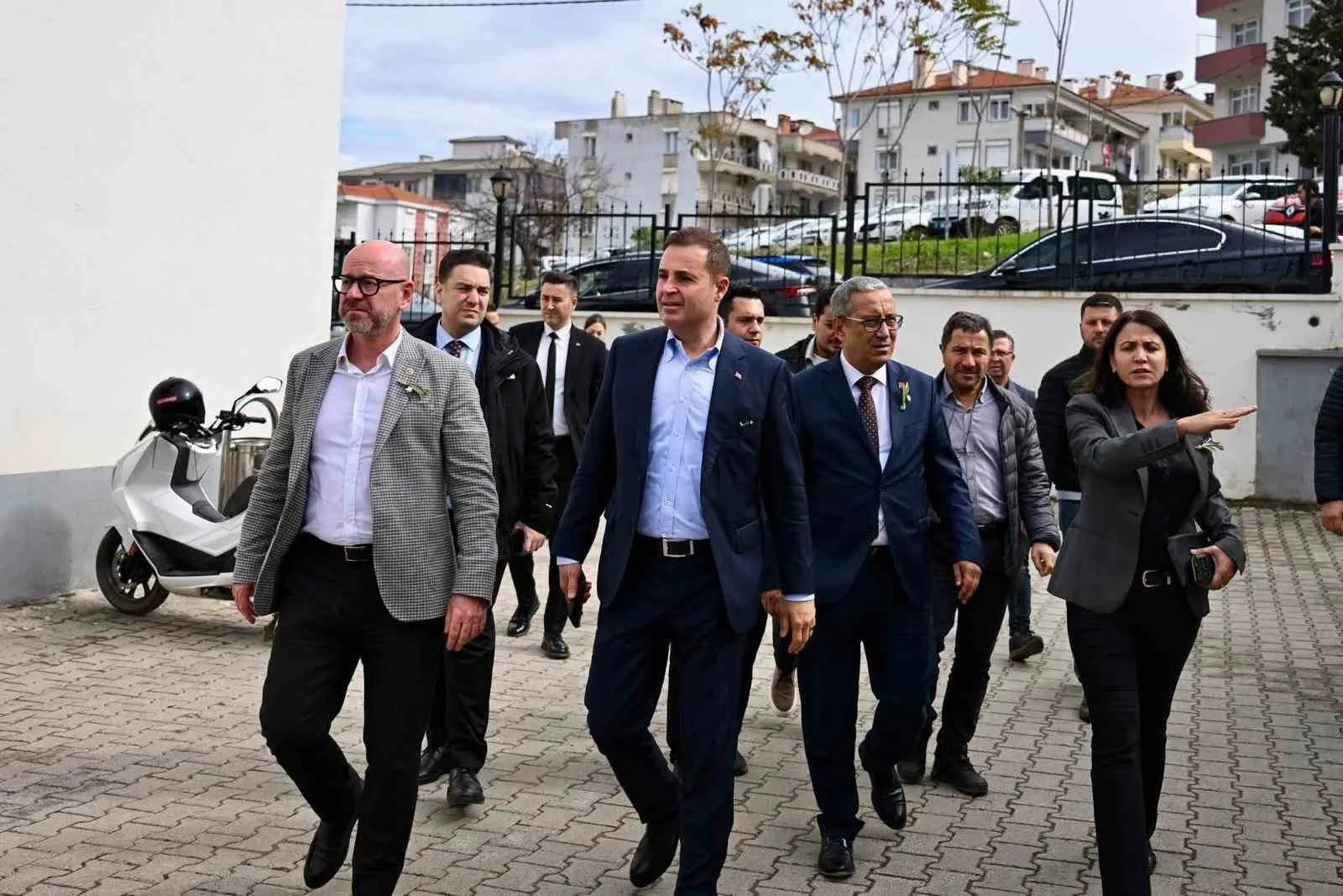 Ahmet Akın Ayvalık’ta halkın sesine kulak verdi