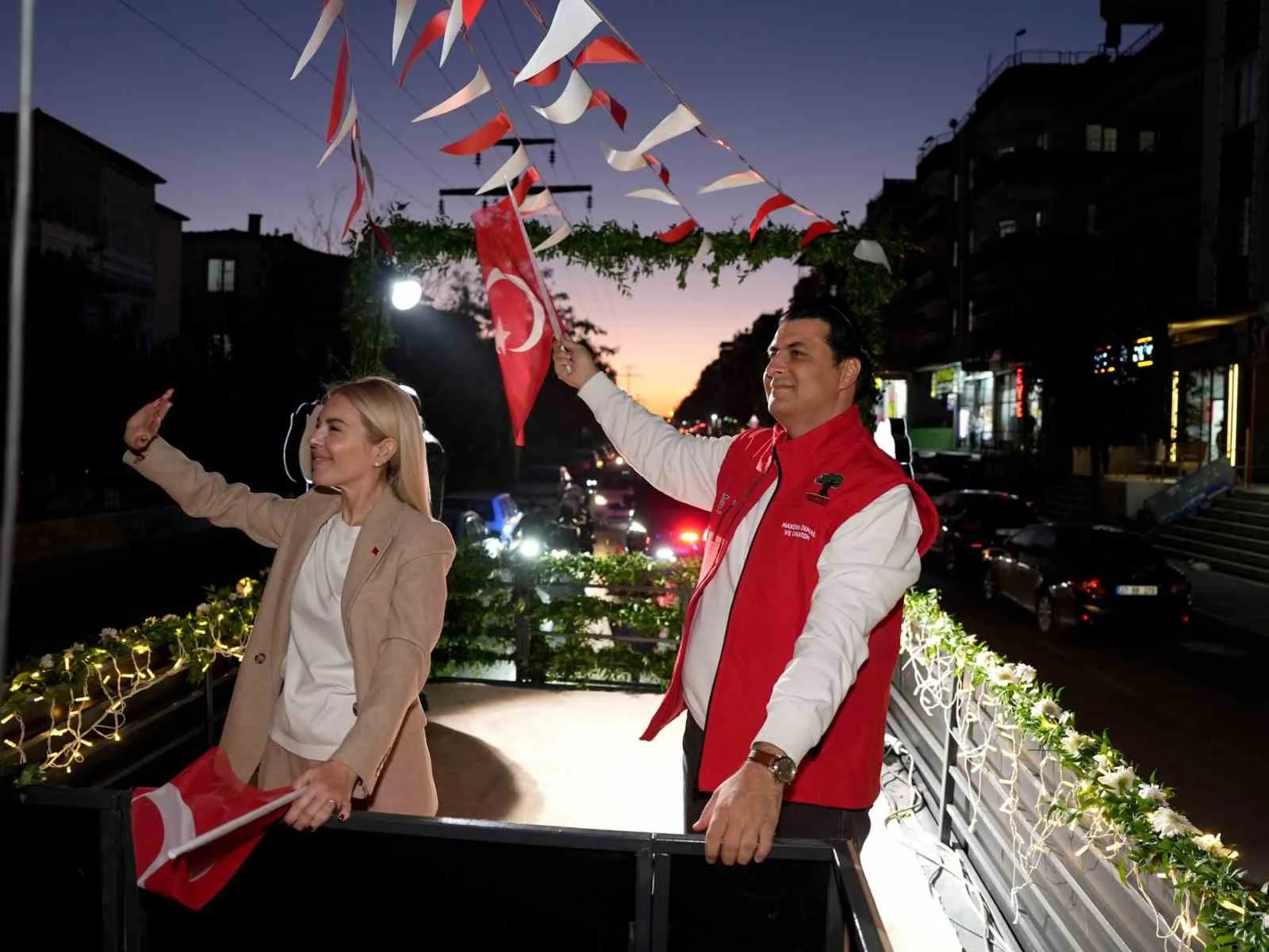 Yılmaz’dan Cumhuriyet kortejine davet