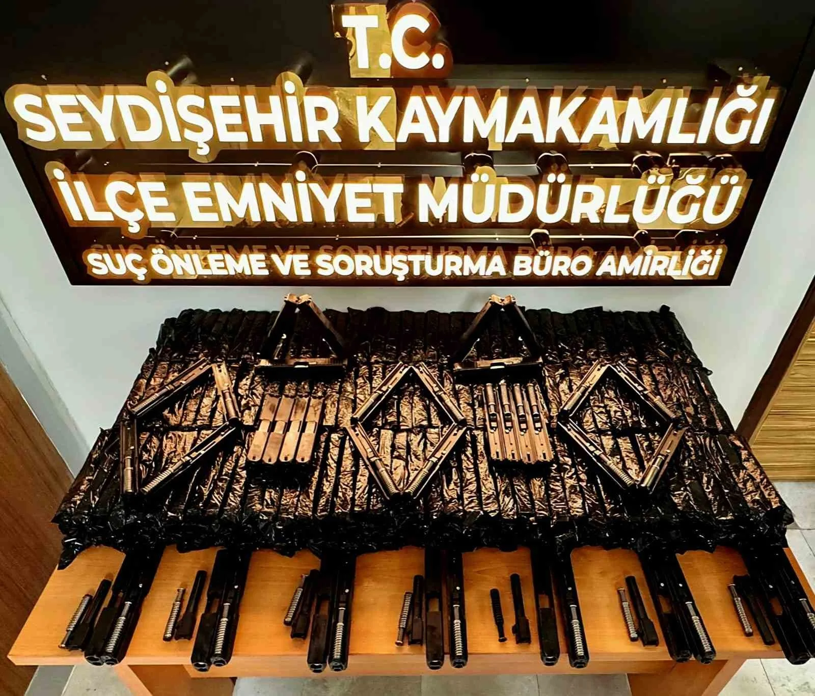 Seydişehir’de bin 560 silah parçası ele geçirildi