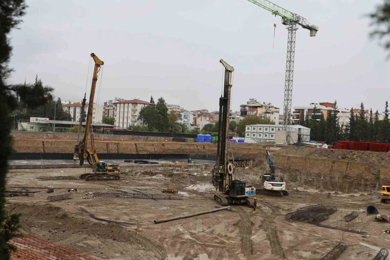 Aydın’da yeni adalet sarayı inşaatında kazıklar çakıldı