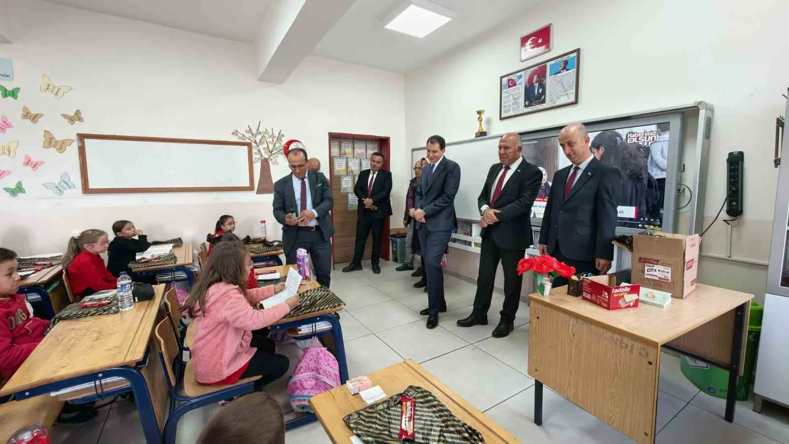 Hisarcık’ta minik öğrencilerin mektupları mutluluğa dönüştü