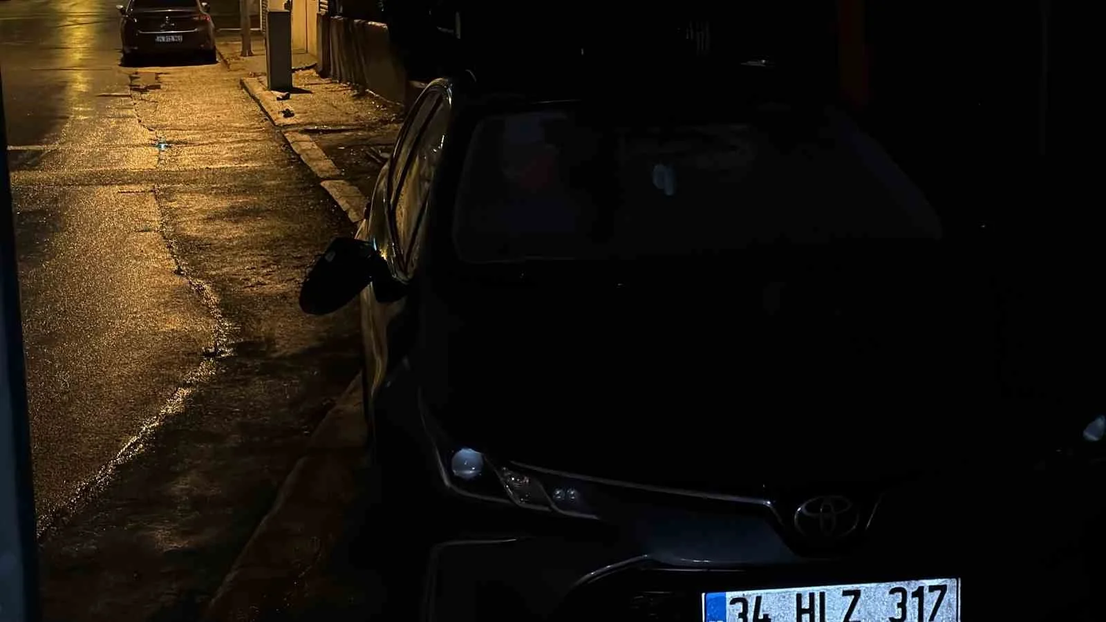 Odunpazarı’nda park halindeki iki aracın kırık dikiz aynaları dikkat çekti
