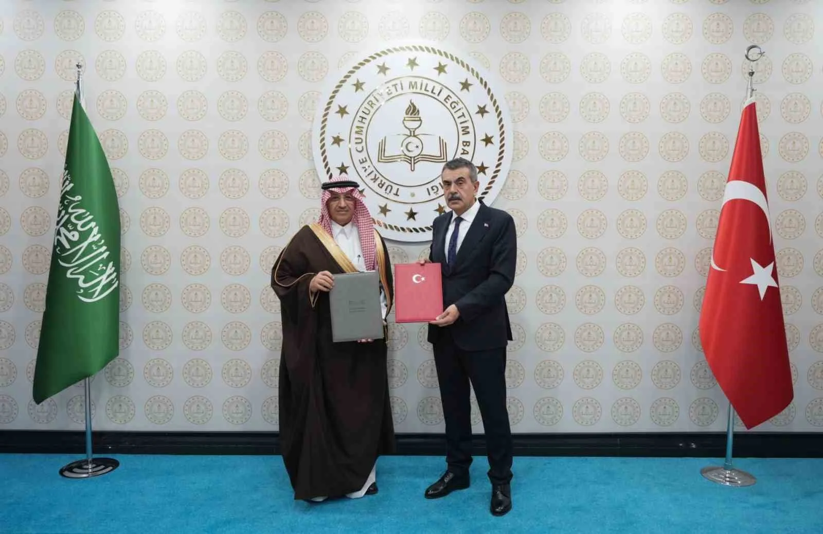 Bakan Tekin, Suudi Arabistan Eğitim Bakanı El-Benyan’la görüştü
