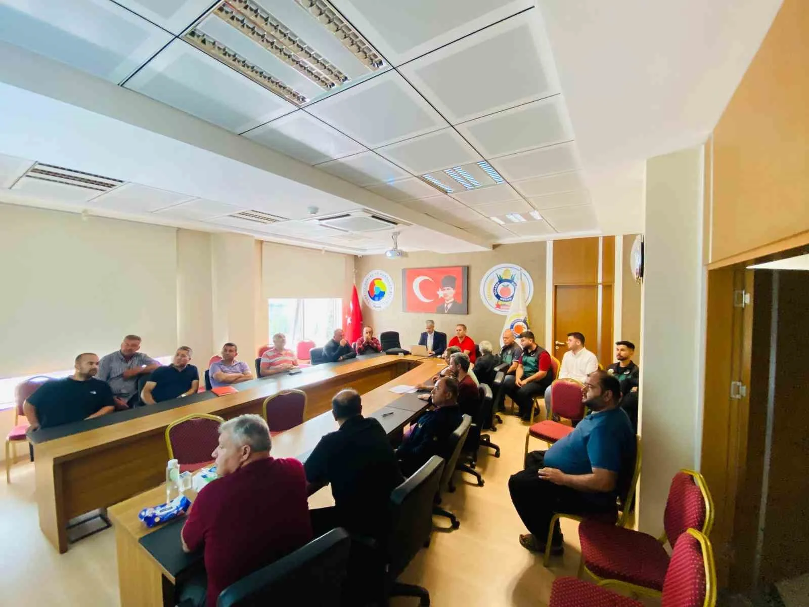 Kozan’da çiftçilere verimli sulama eğitimi verildi