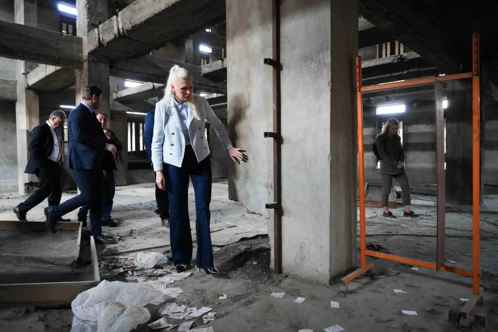 Başkan Subaşı tarihi koza fabrikasını ziyaret etti