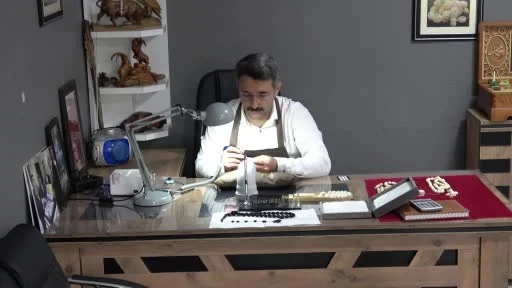 Oltu Taşı’ndan fil dişine ve ahşaba: Ramiz Usta’nın tesbihte sabır yolculuğu