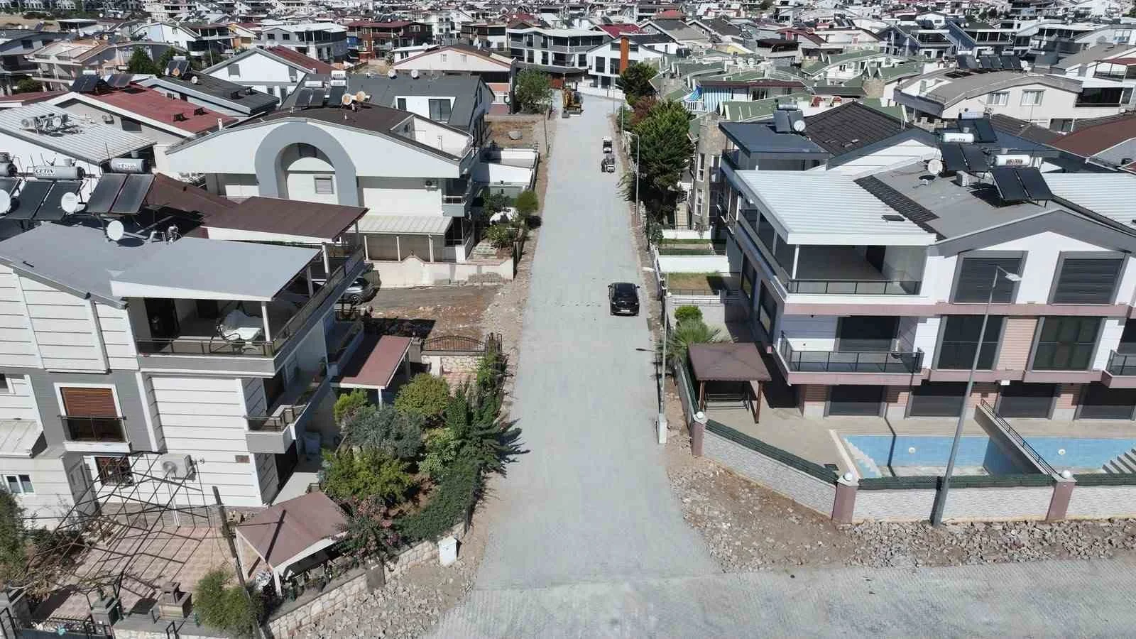 Didim’de parke taşı döşeme çalışmaları devam ediyor