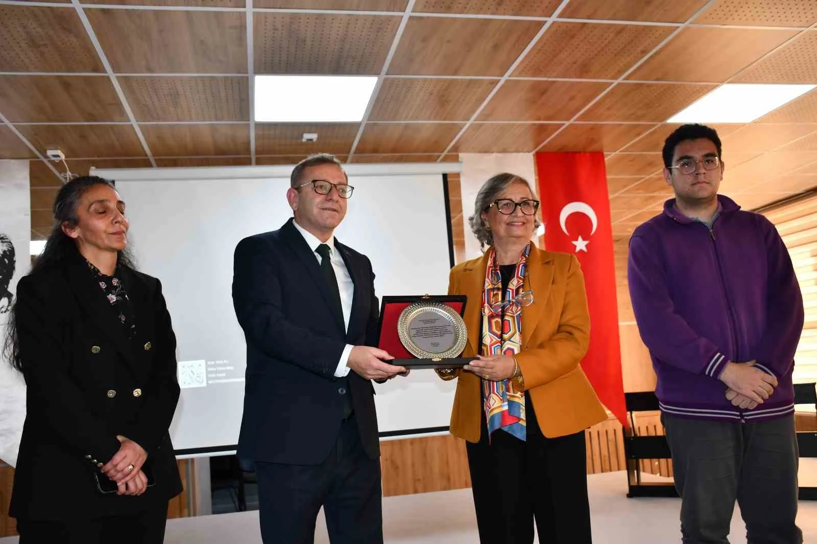 Sarıkamış’ta Fen Lisesi’ne "Yaşayan Kütüphane" kazandırıldı