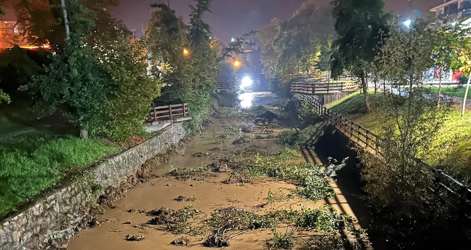 Akçakoca’da dere yatakları sel riskine karşı temizlendi