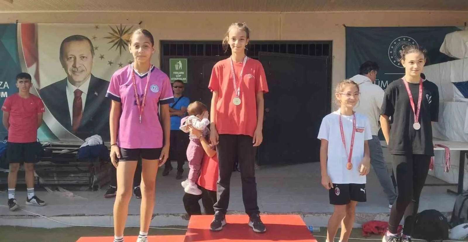 Aydınlı 4 öğrenci atletizmde bölge yarışlarına katılacak
