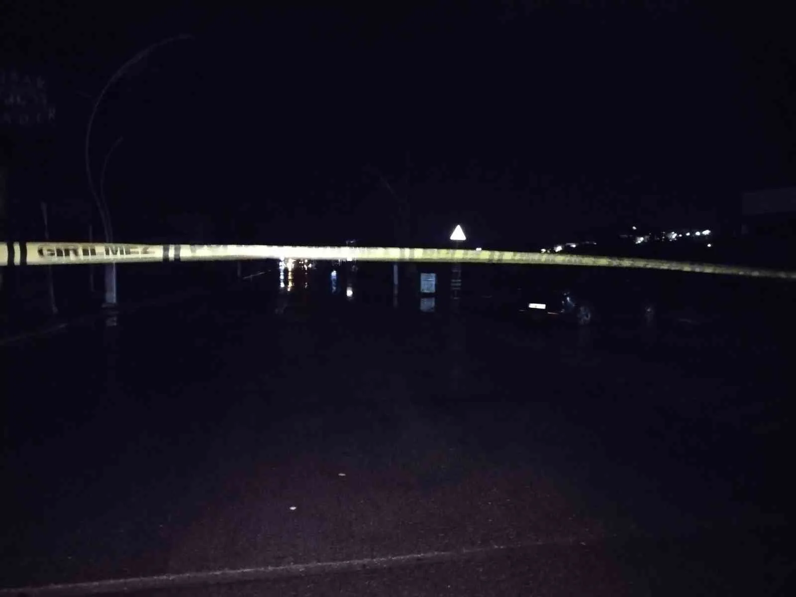 Şile’de şiddetli yağış nedeniyle cadde ulaşıma kapandı