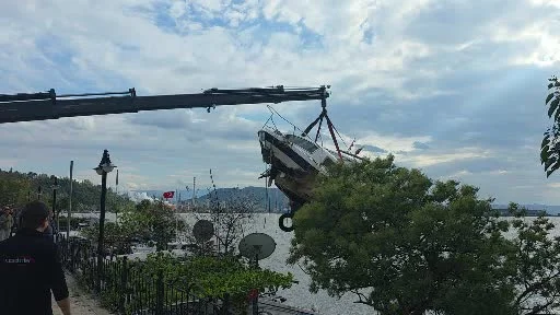 Fırtınada batan tekne kurtarıldı