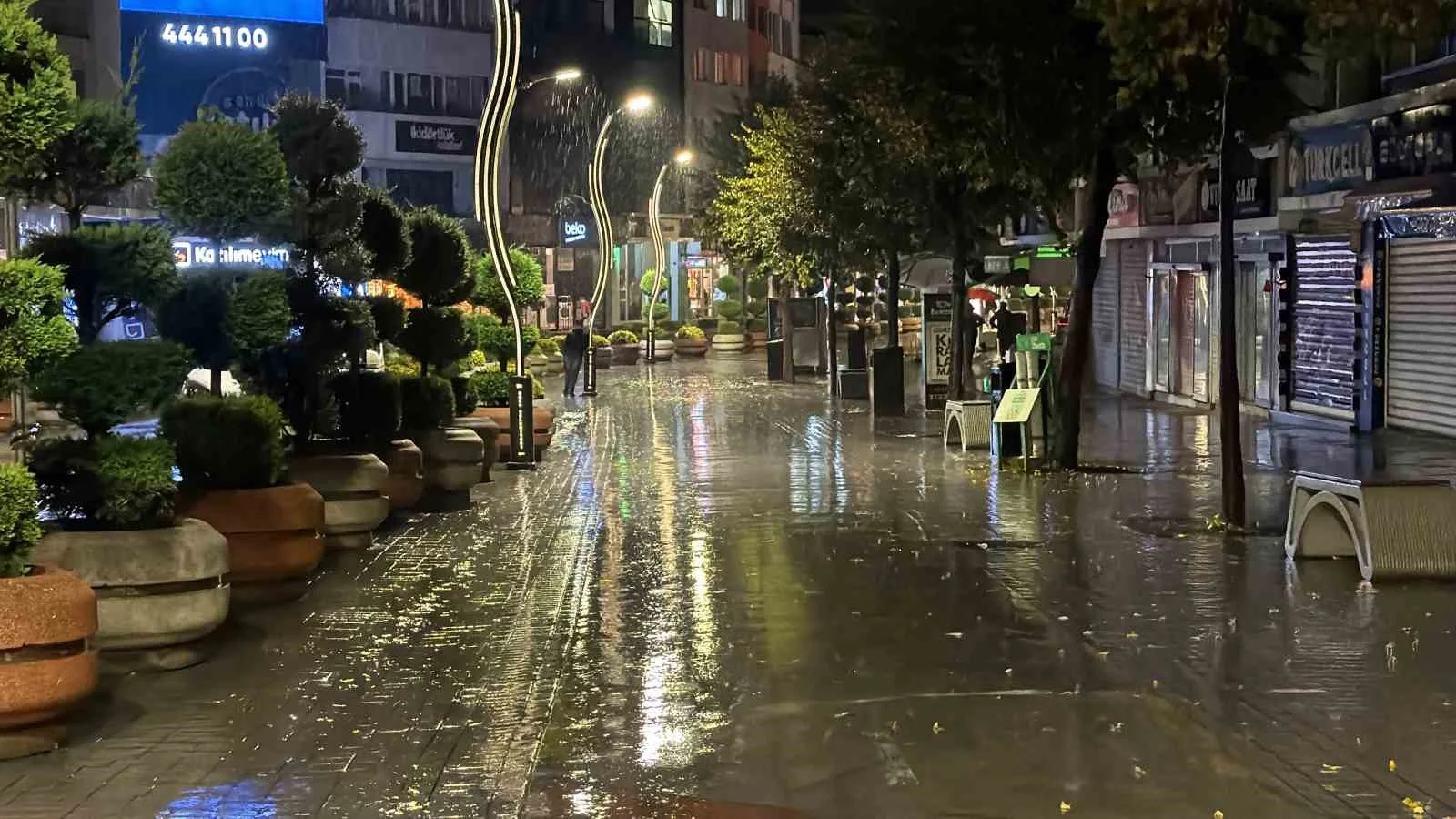 Bolu’da sağanak yağış hayatı olumsuz etkiledi