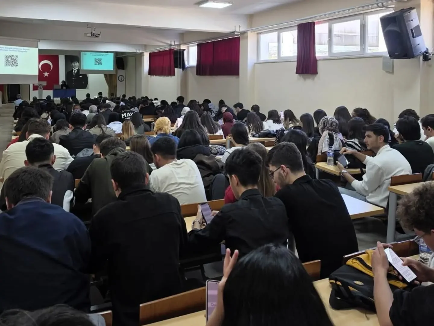 Gediz’de üniversite öğrencilerine güvenli ilişkiler eğitimi