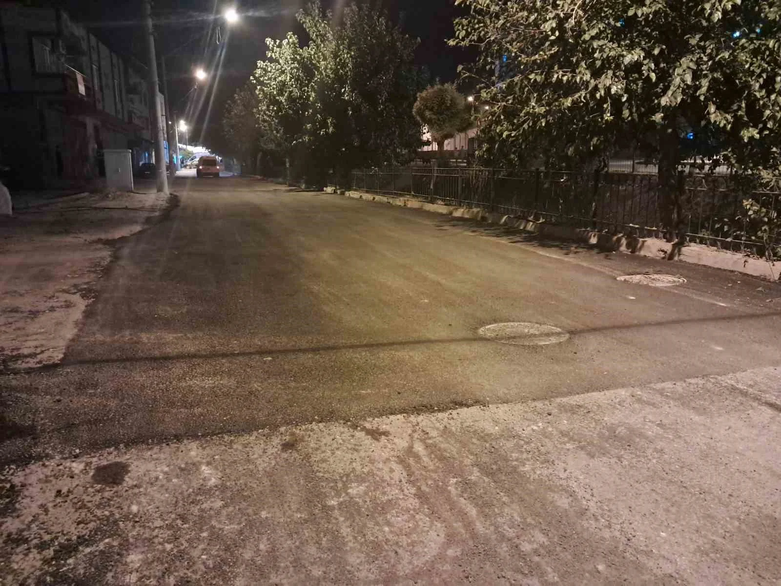Kilis’te kazanın ardından rögar kapağının bulunduğu noktaya asfalt döküldü