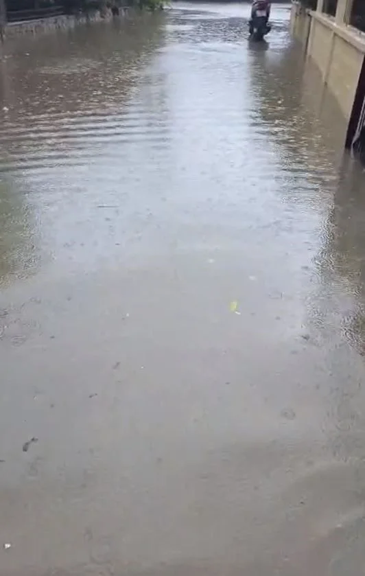 Fethiye’de sağanak yağış hayatı olumsuz etkiledi