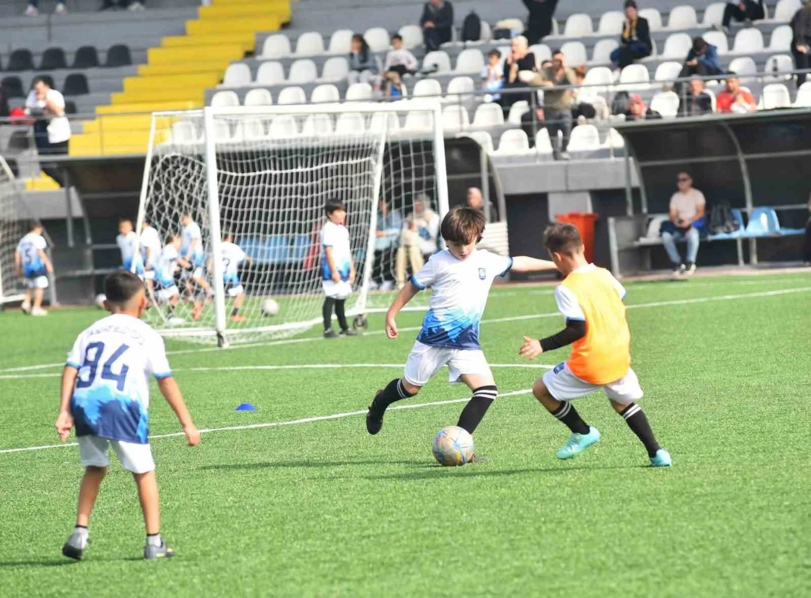 Yunusemre Belediyespor geleceğin yıldızlarını arıyor