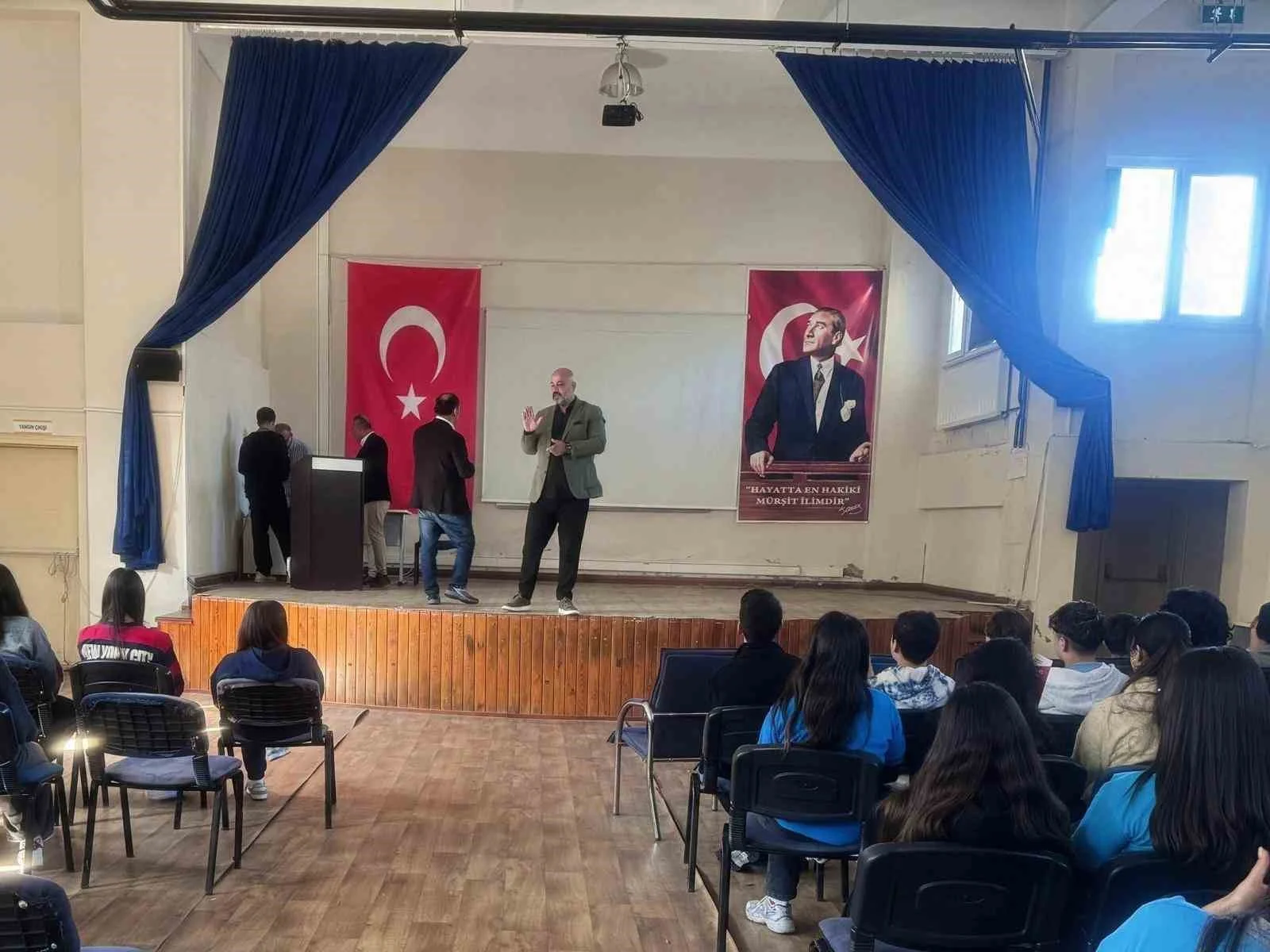 Bodrum’da öğrenciler yazarla buluştu