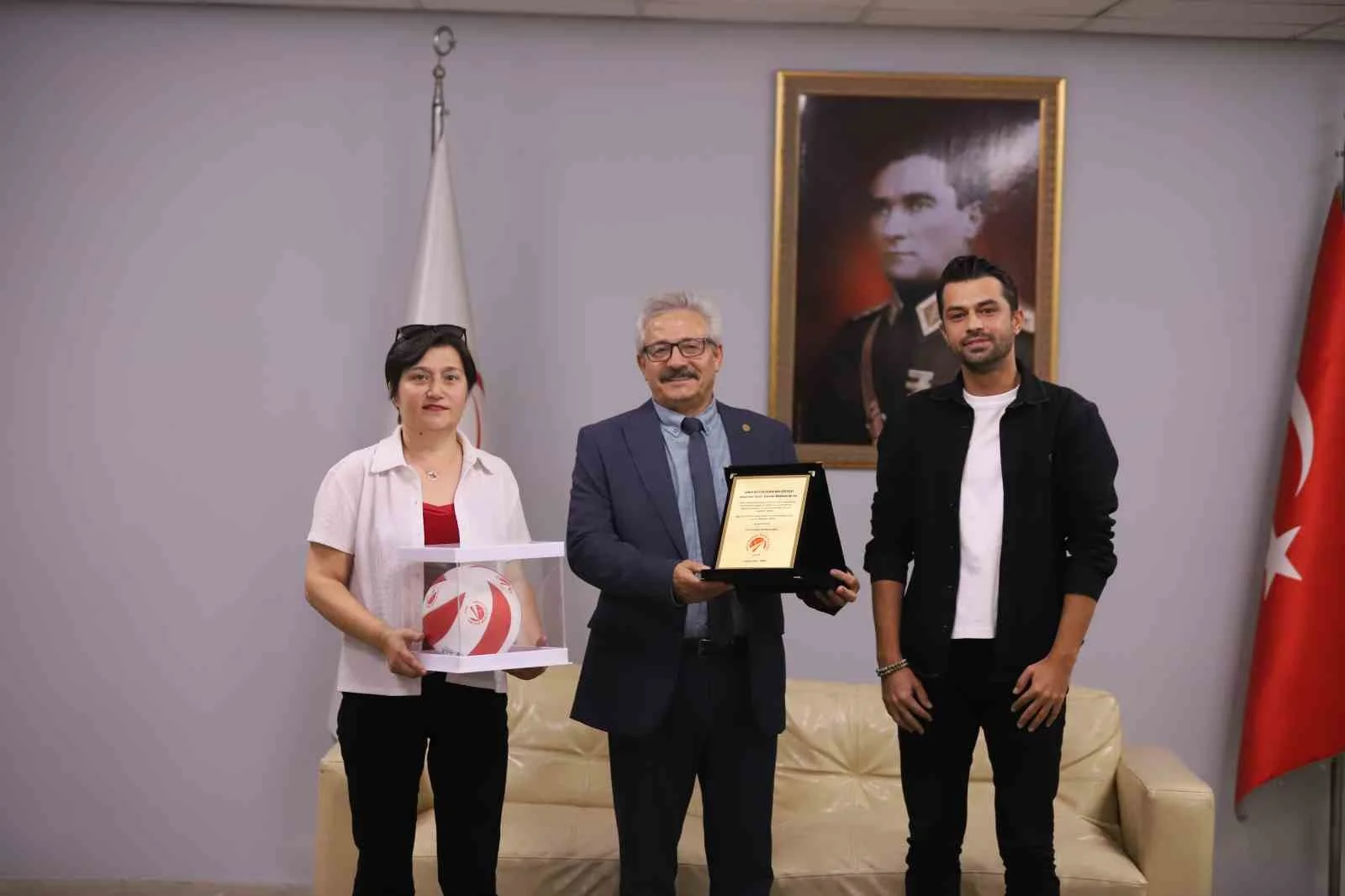 Aras Kargo Spor Kulübü, sezonun ilk maçında tribünleri hayvanlar için buluşturdu