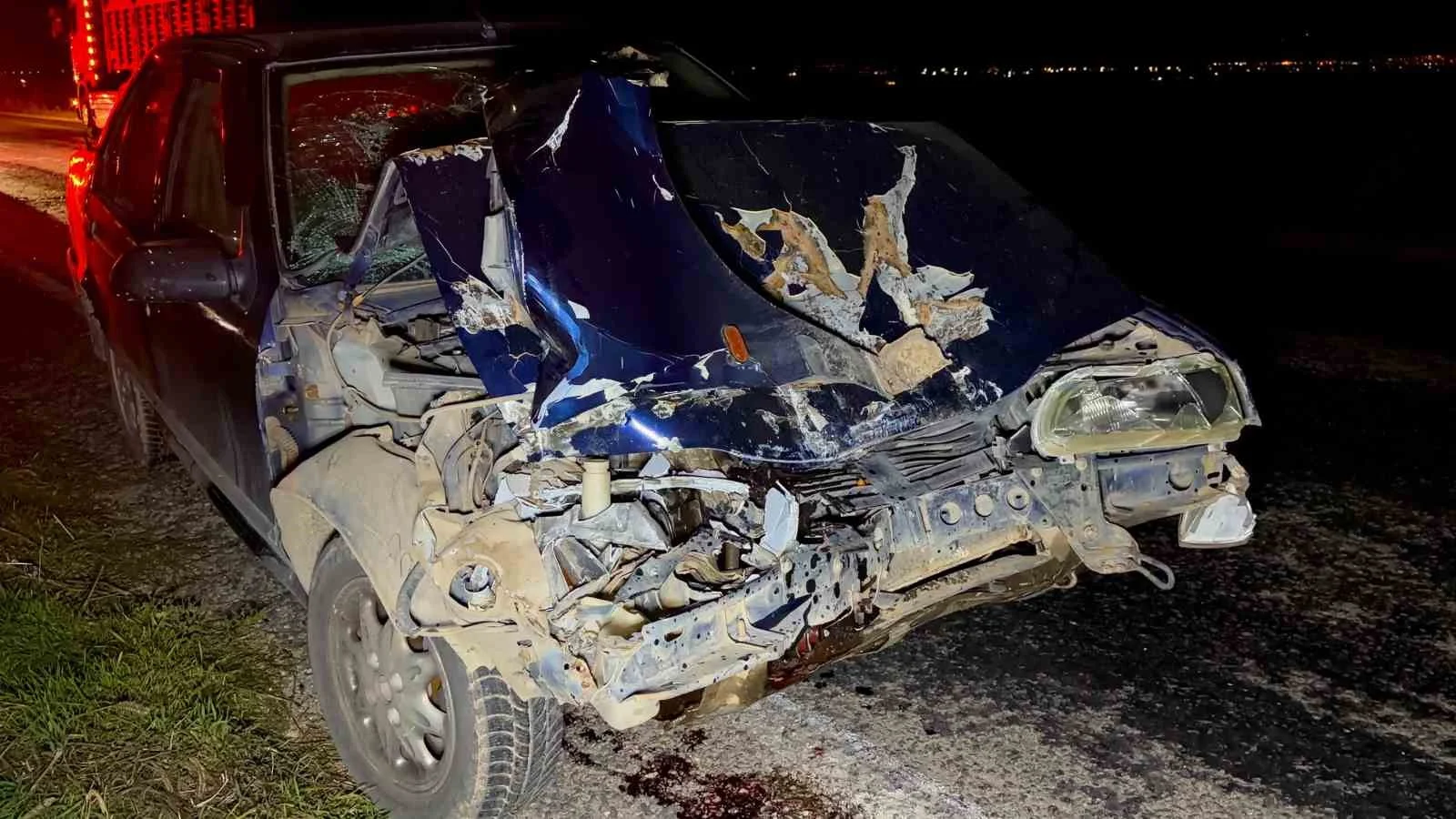 Otomobilin çarptığı patpat 3 metre yükseklikten tarlaya düştü