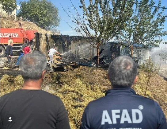 Tunceli’de ahır yangını büyümeden söndürüldü