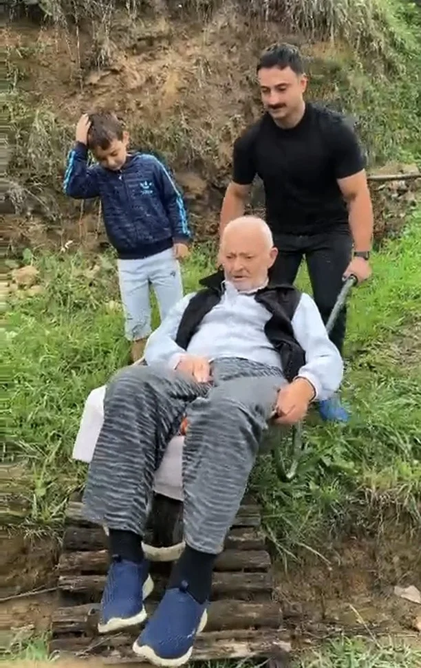 Trabzon’un Araklı ilçesinde diyaliz hastasının "yol" çilesi