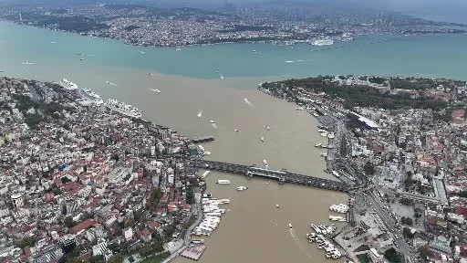 Çamura bulunan Haliç Boğaz’a böyle aktı