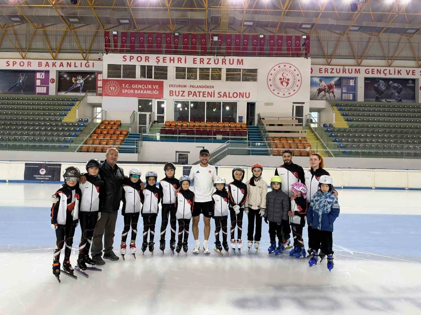 Olimpik Sporcu Furkan Akar, geleceğin sürat patencilerine ilham oluyor