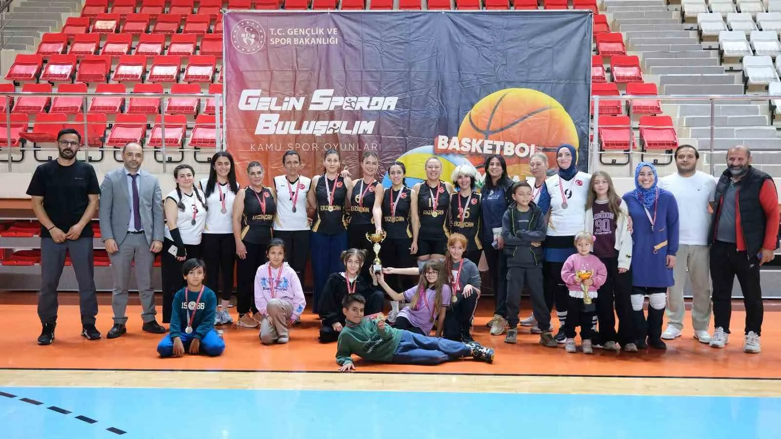Erzincan’da kurumlar arası voleybol turnuvası sona erdi