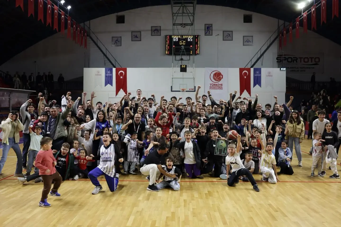 Kütahya Belediyespor, Uşak temsilcisini 69-65 mağlup etti